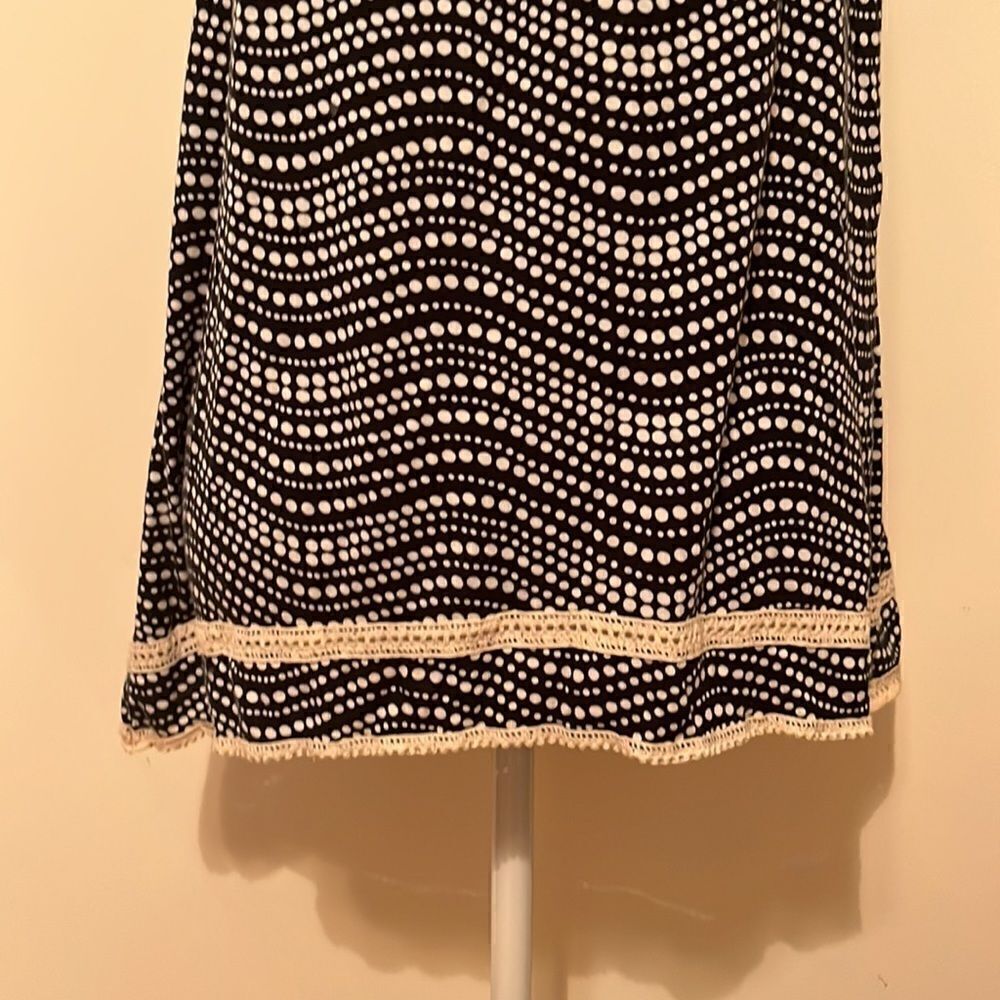 𝅺CHA Cha Vente Navy and Cream Sleeveless Blouse with Lace Trim.  Size Medium - Picture 4 of 9